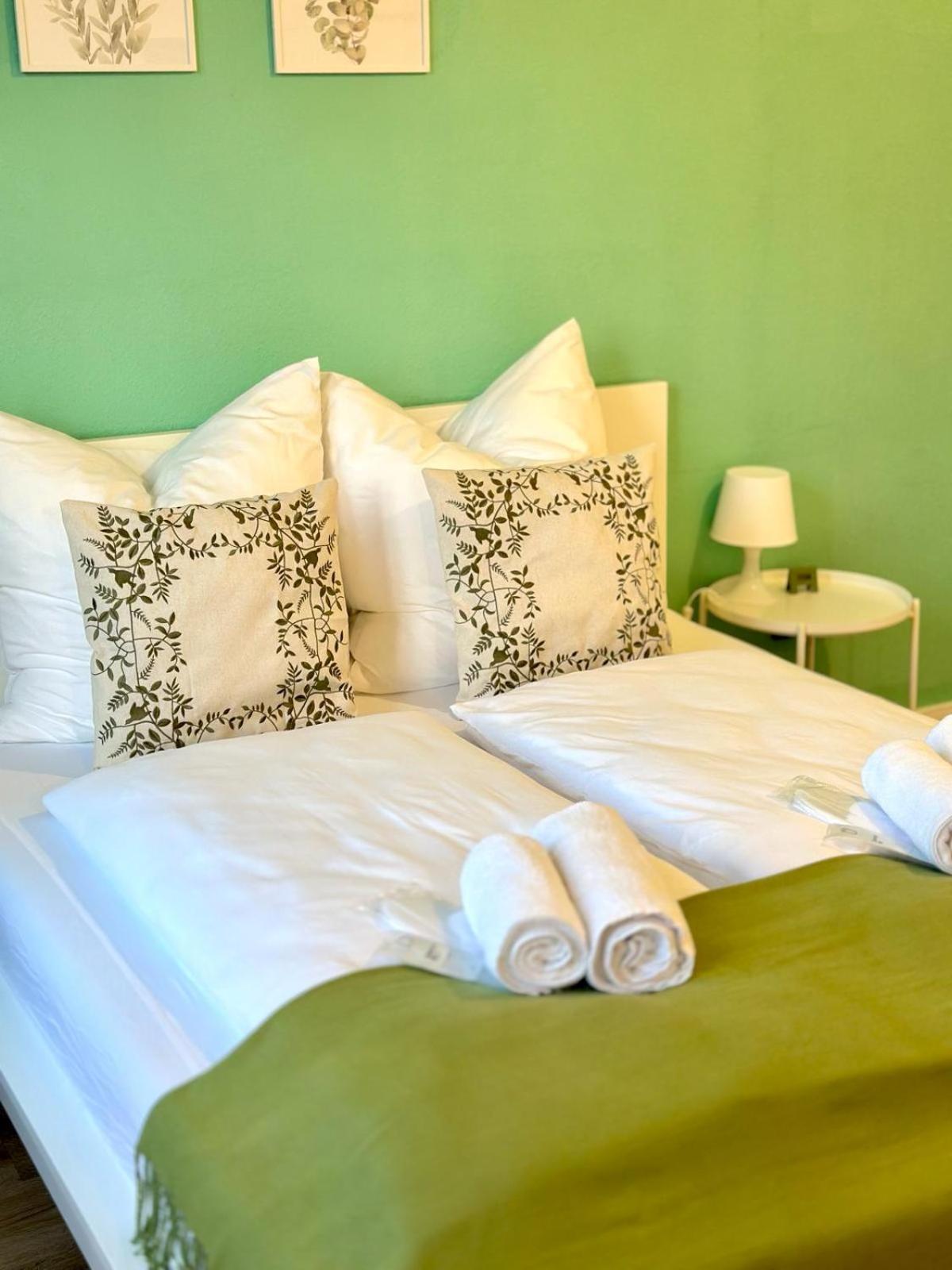 Raha Apartments - Charmantes Studio-Apartment - Hbf - Gratis Parkplatz Erfurt Dış mekan fotoğraf
