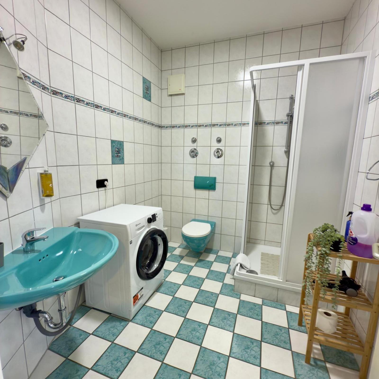 Raha Apartments - Charmantes Studio-Apartment - Hbf - Gratis Parkplatz Erfurt Dış mekan fotoğraf